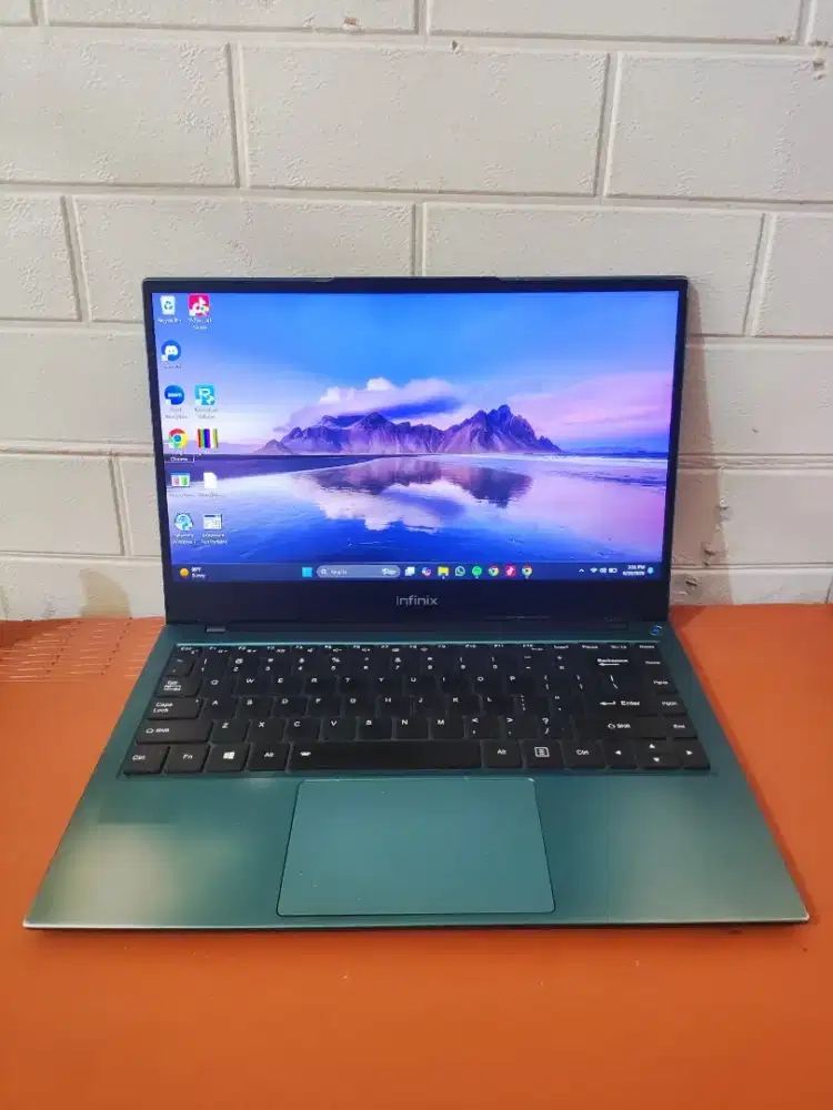 Laptop Infinix tipis ringan core i3 gen 10 SSD 128