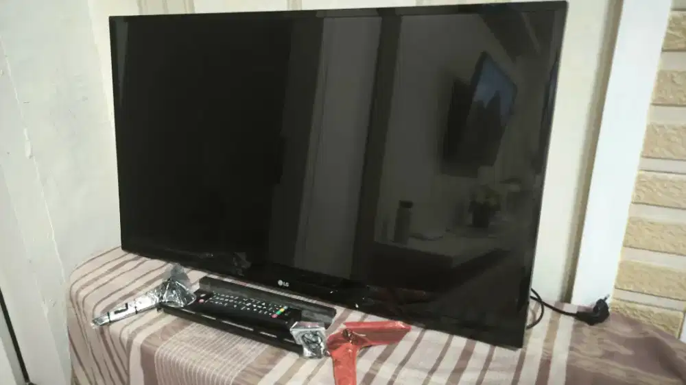 Dijual TV 32 Inch Merk LG (HDTV)