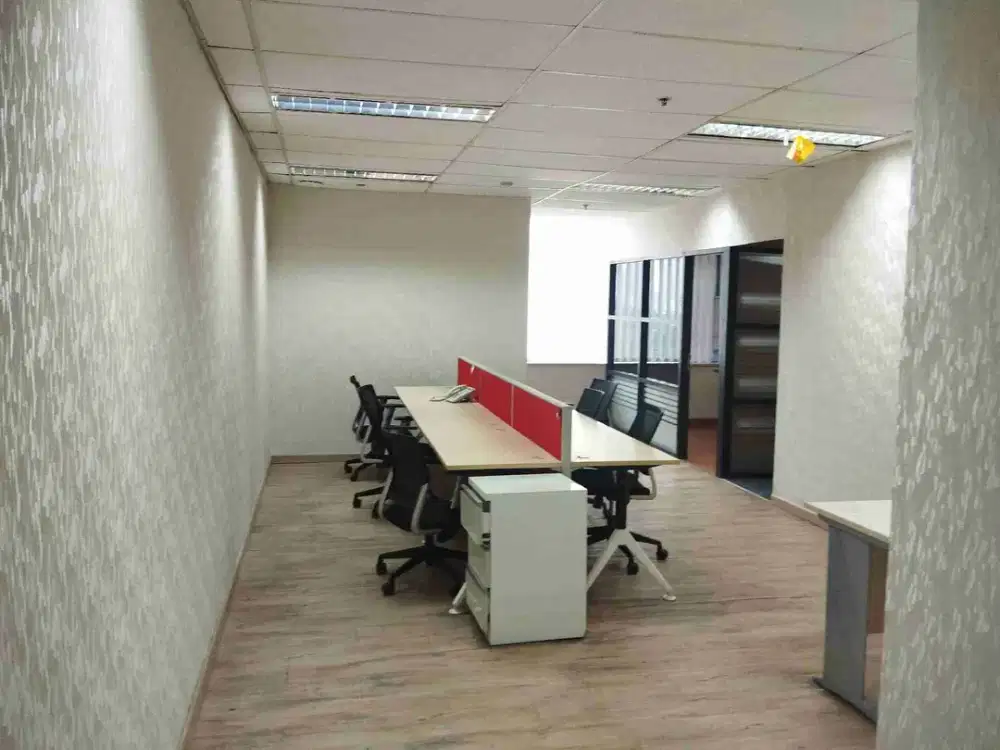 Disewakan Ruang Kantor Full Furnish 121 Sqm Dekat dengan Mall dan Transportasi Umum