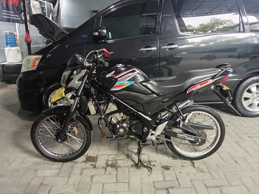 HONDA CB150 STREETFIRE
