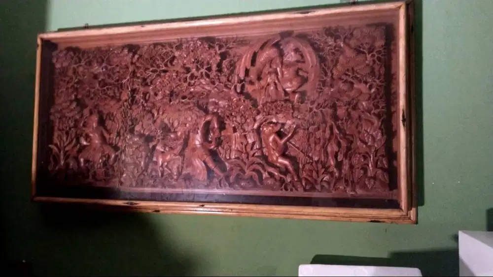 RELIEF KAYU JATI RAMAYANA DAN JOKO TARUB