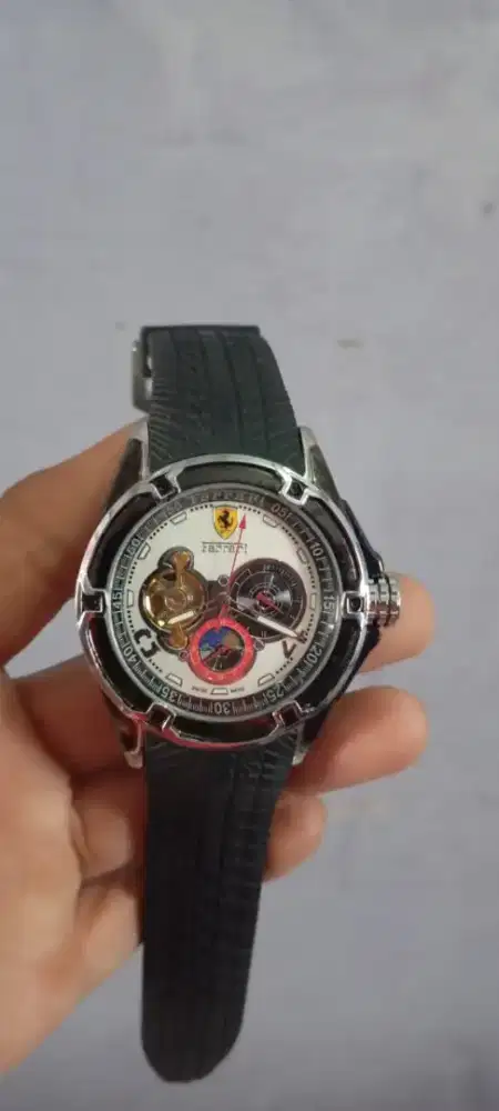 Jam tangan merk Ferrari automatic