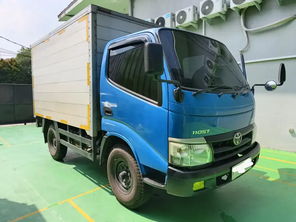 Dijual Toyota Dyna 110ST CDE Box Tahun 2013