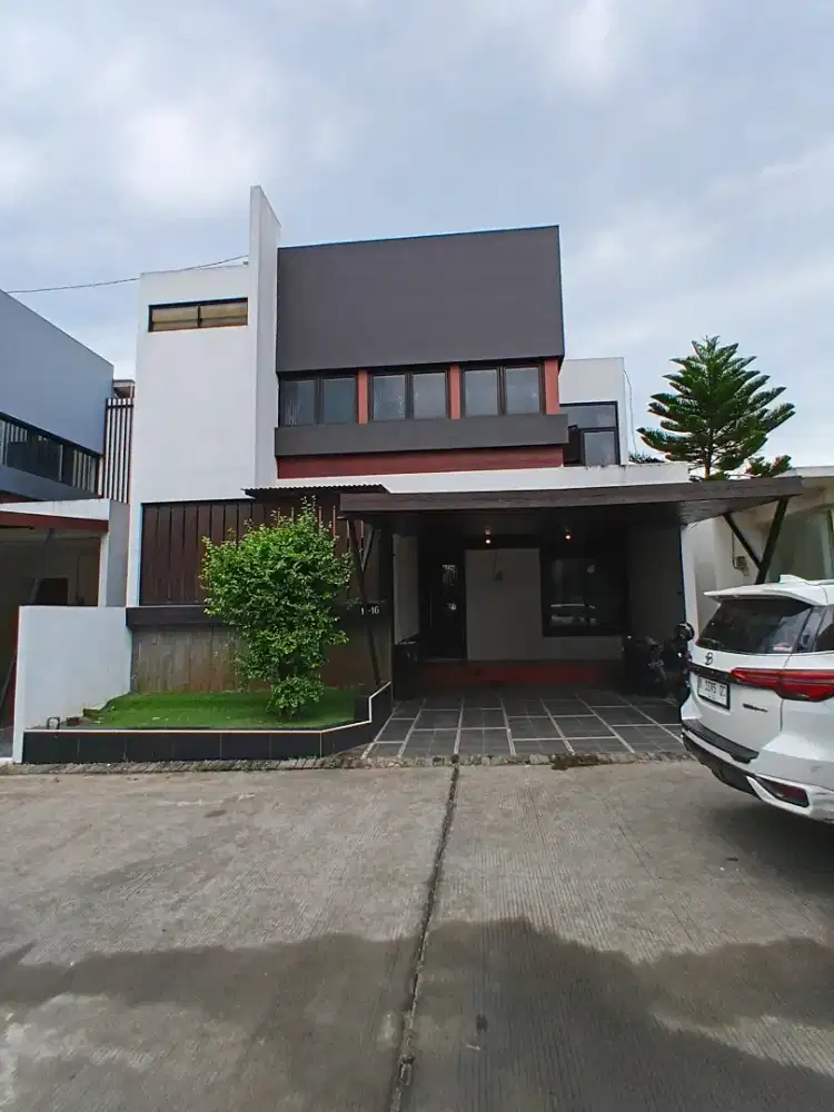 Rumah 2 lantai 3kamar tidur di wijaya royal kudus.