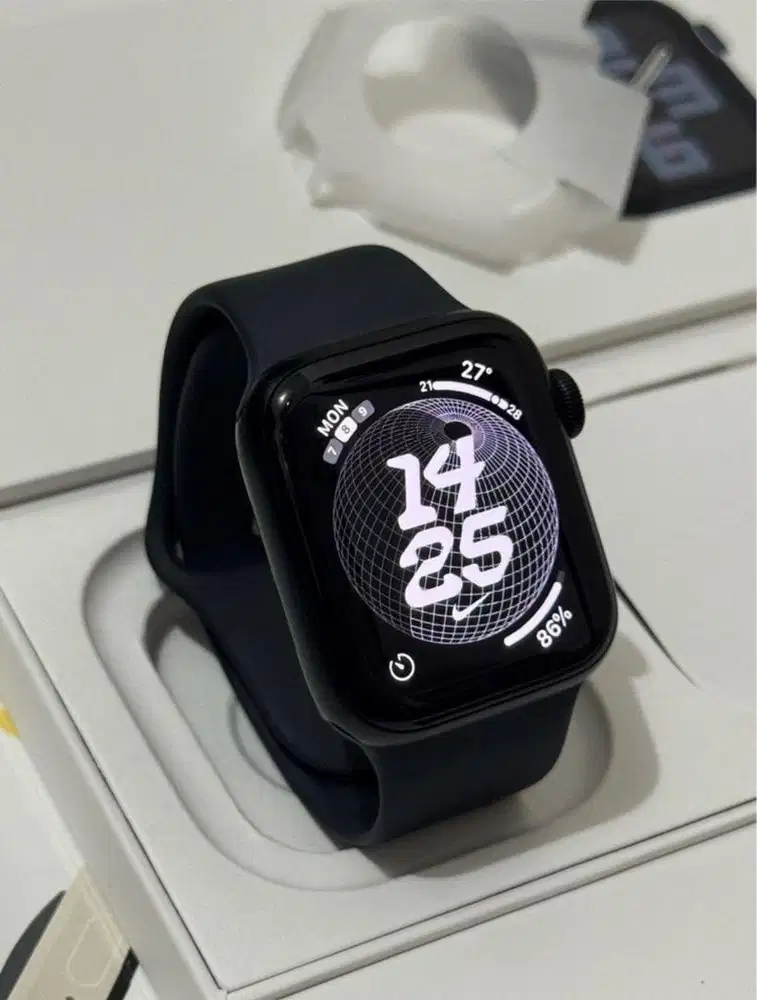 Apple Watch SE Gen 3 40mm Midnight Fullset Garansi On (November 2026)