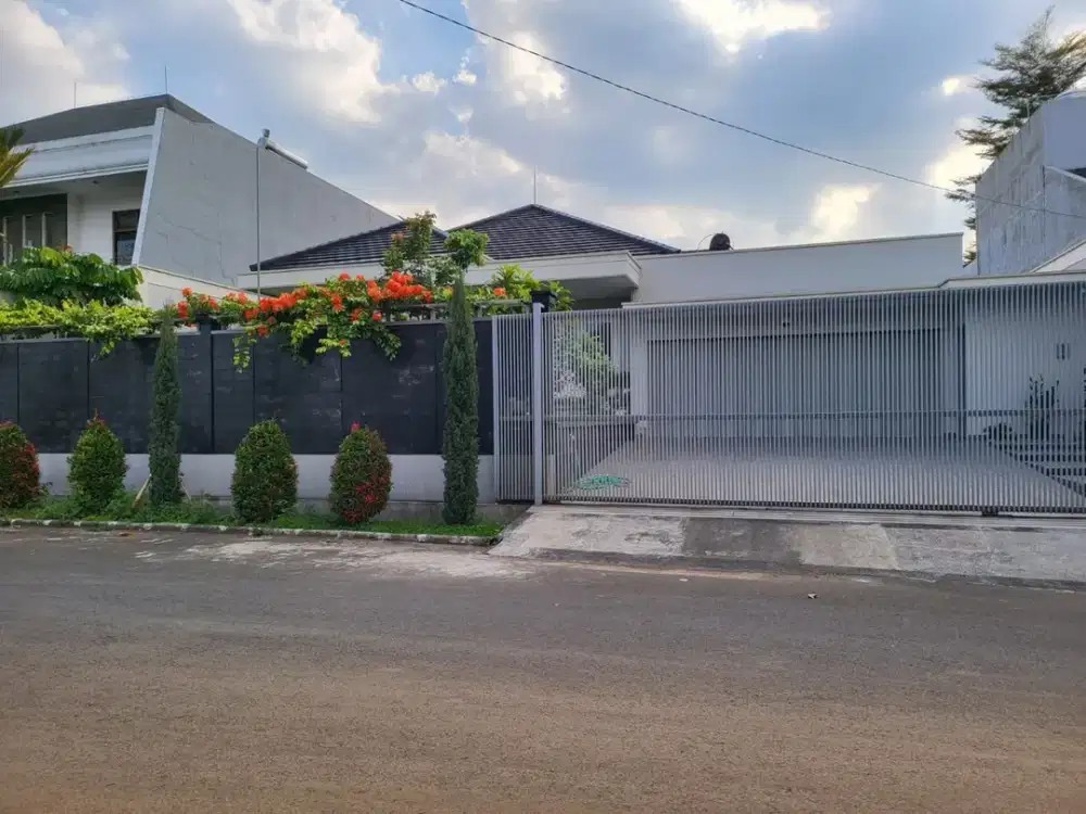 RUMAH MEWAH DI KOMPLEK SETIABUDHI REGENCY SIAP HUNI, SULTAN MENDEKAT YUK!
