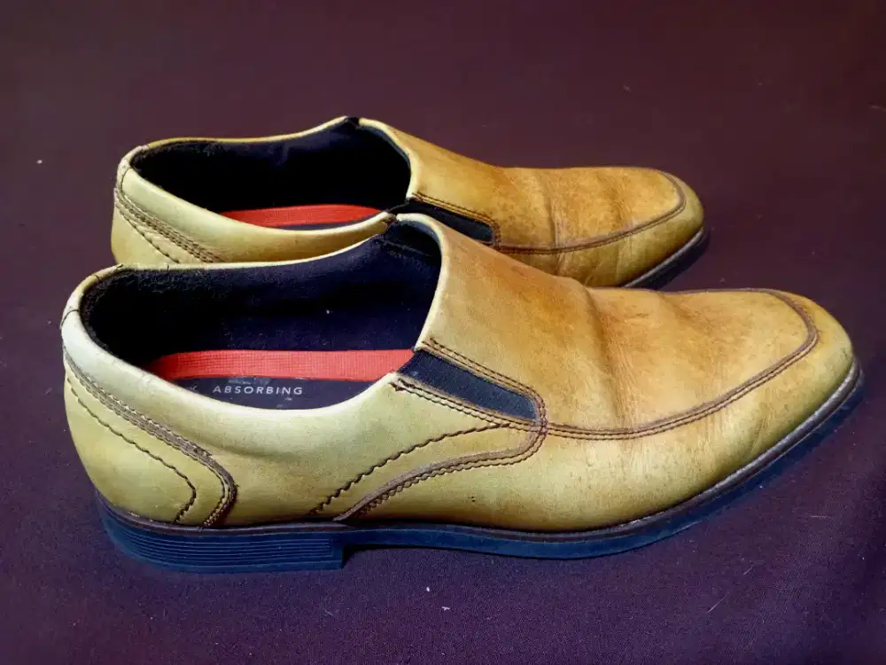 Sepatu kulit merk Rockport