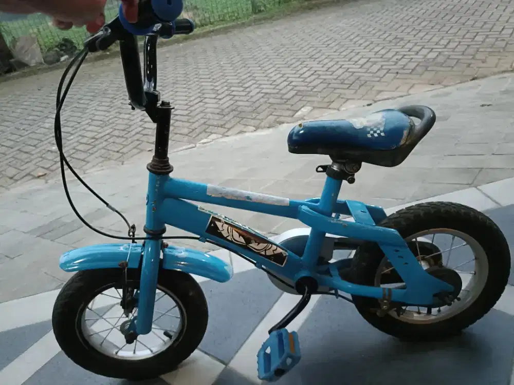 Sepeda anak kecil elemet