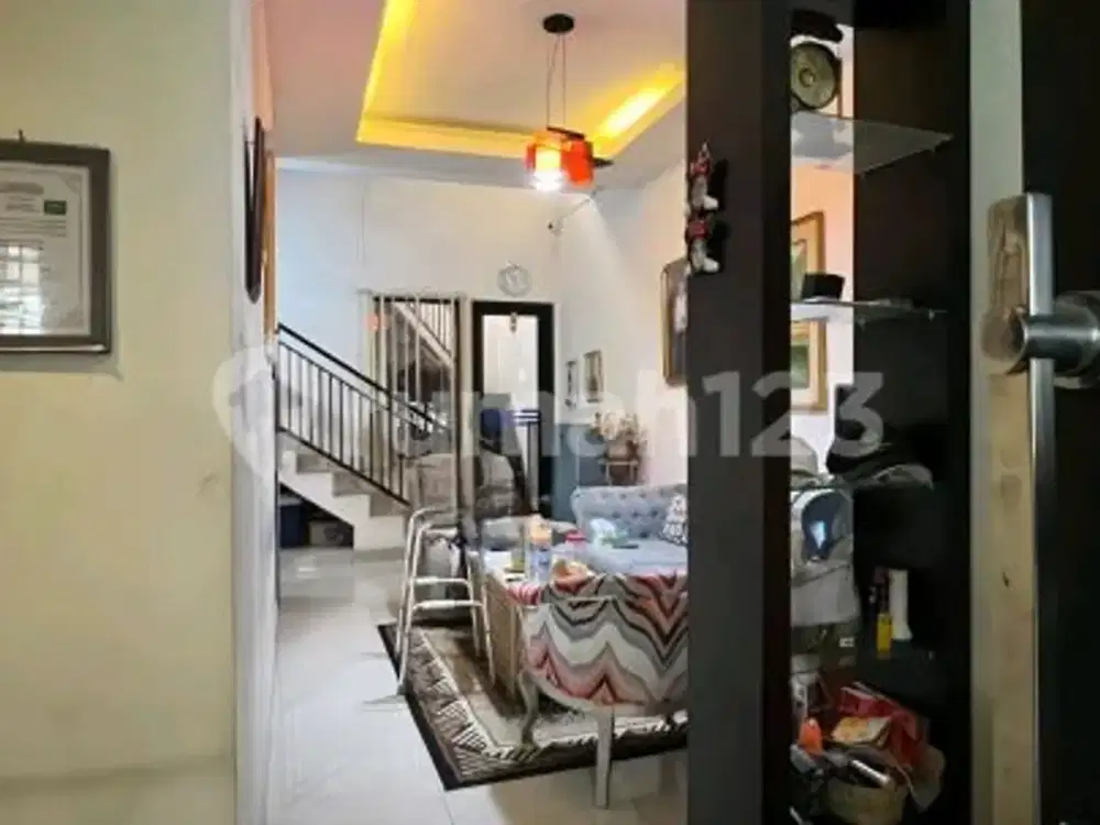 Rumah Bagus Lokasi Strategis di Sarijadi Dekat Tol Pasteur