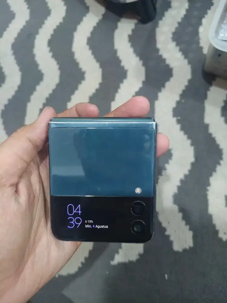 Samsung Flip 3 8/128 minus