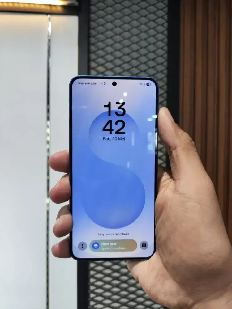 Samsung S25 5g.