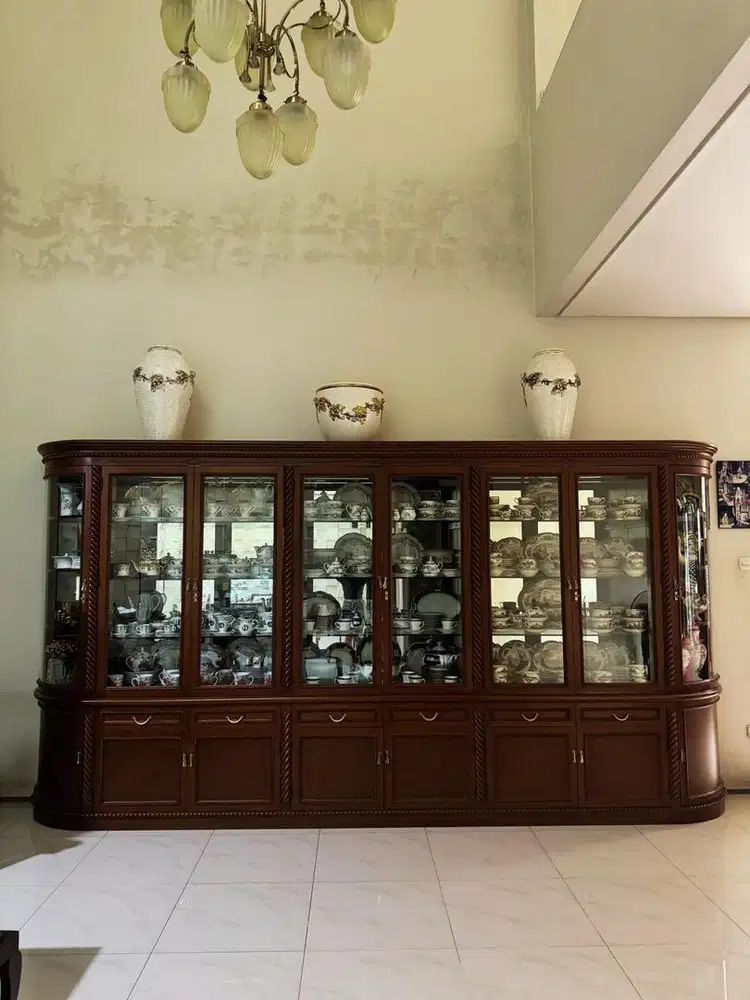 Lemari Pajangan / Buffet Klasik 8 Pintu Kaca (KAYU JATI)