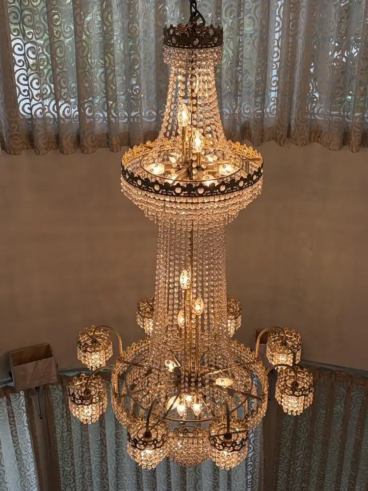 Lampu Gantung Void Kristal — Empire Style Multi-Tier