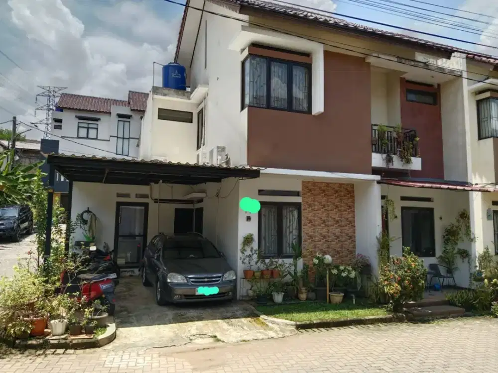 Rumah 2 lantai hook komplek cirendeu