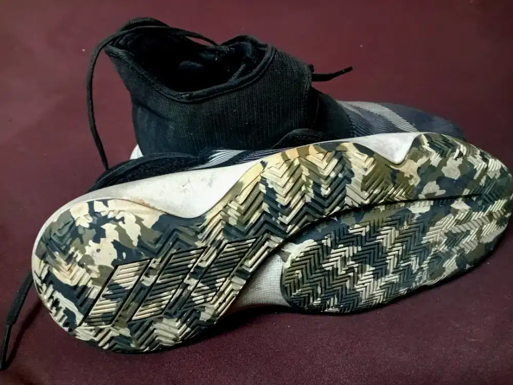 Sepatu merk Adidas UK 43