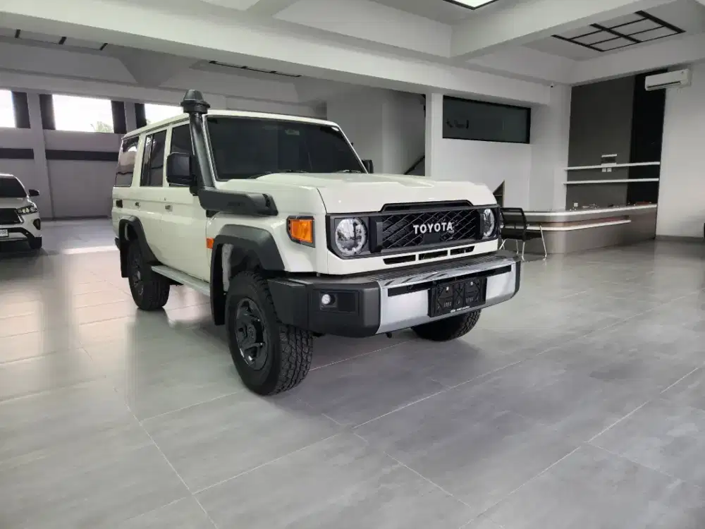 Toyota Land Cruiser 70 Wagon GXL 2.8L A/T Diesel CBU 2026