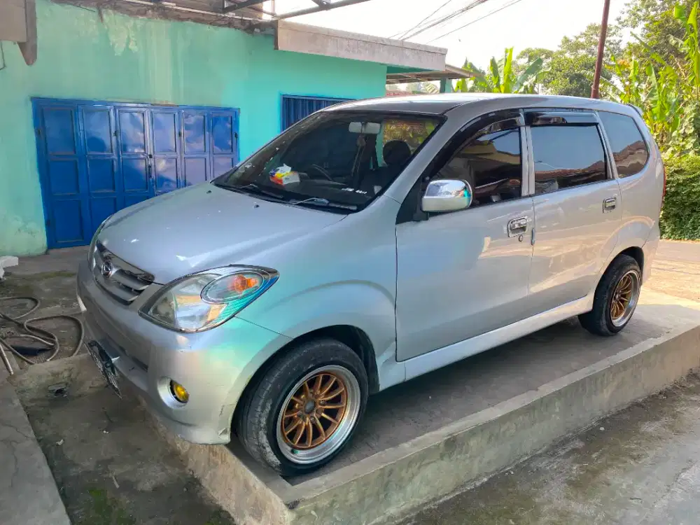 Daihatsu xenia mi
