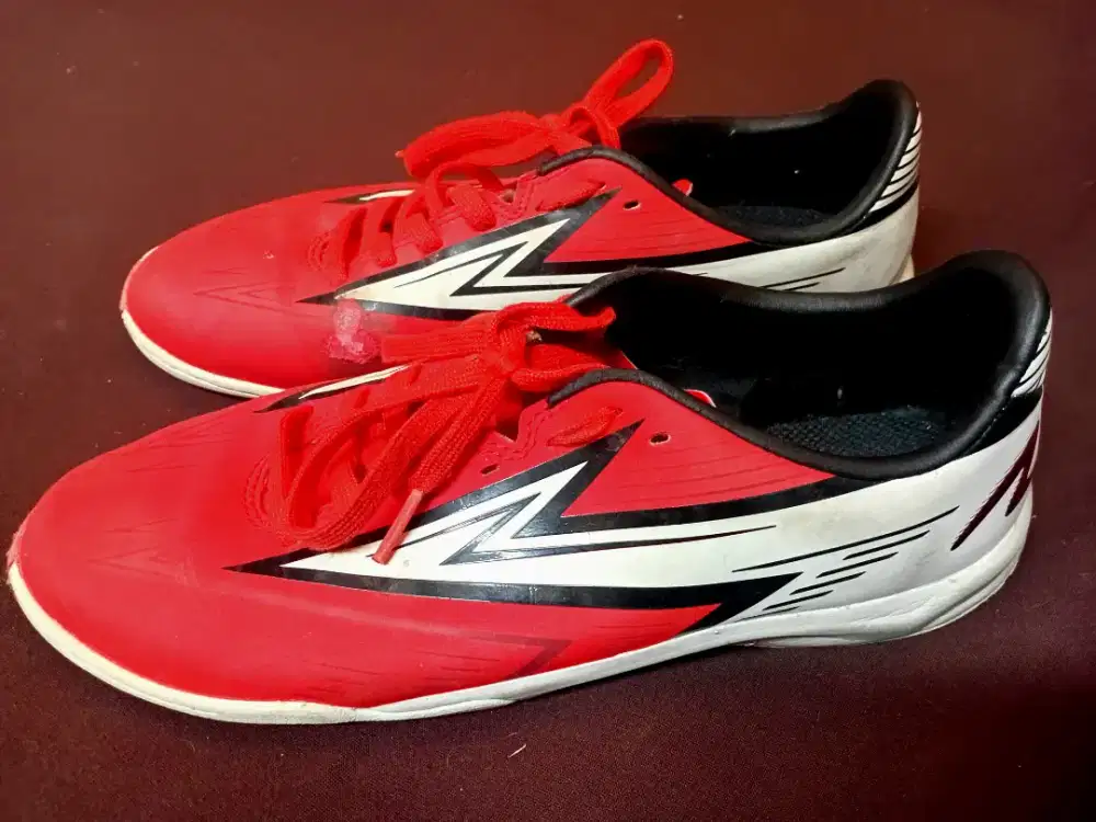 Sepatu merk specs UK 42