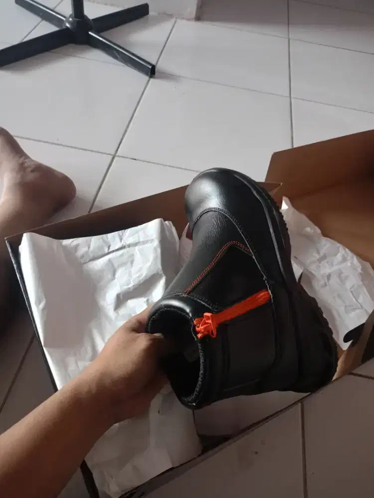 Sepatu safety king