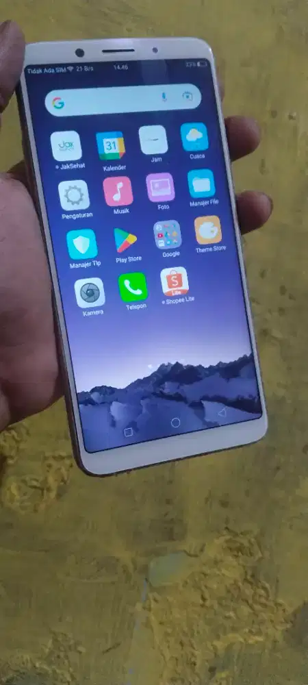 Oppo f5 ..ram 4/32..Minus kesing aja jelek ...HP BATANGAN AJA