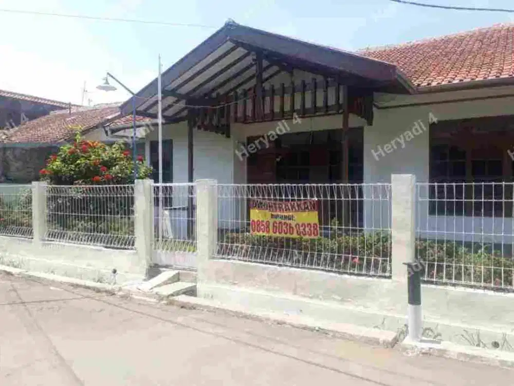 Rumah tinggal dengan lingkungan aman.