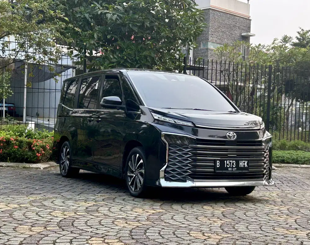 DP CUMA 5 juta Voxy 2.0 AT Automatic 2022 mewah & classy