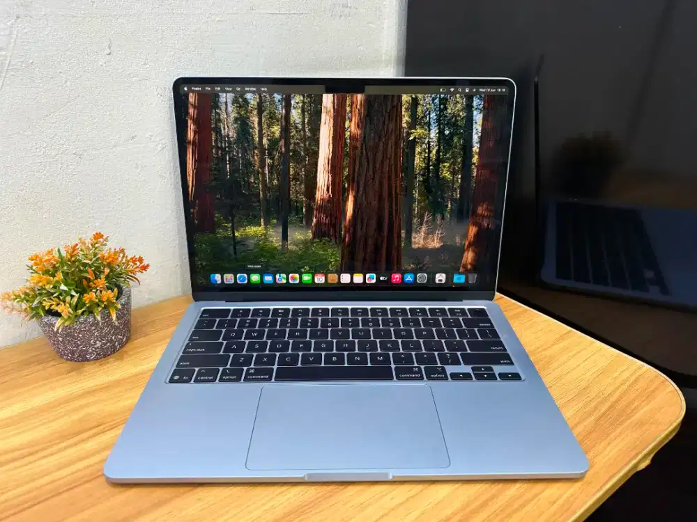 MACBOOK AIR 13 M4 16/256GB CC 8 BH 100%
GARANSI SAMPAI OKTOBER 2026