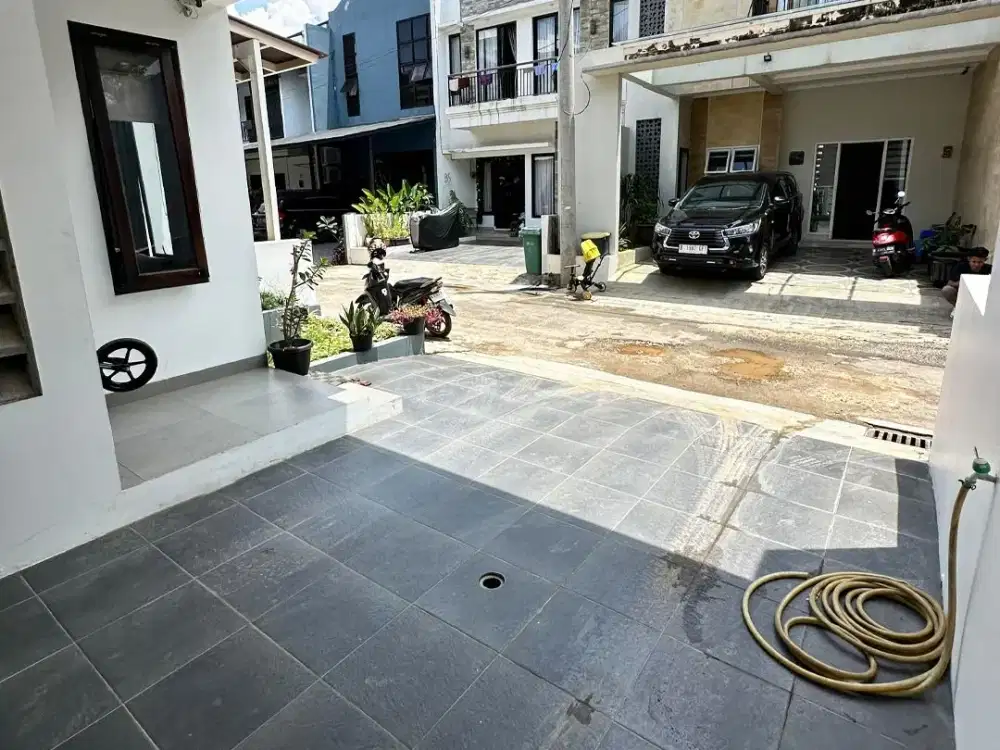 Rumah 2 lantai dalam cluster Jagakarsa