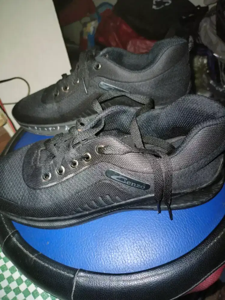 Jual sepatu merk Genzo
