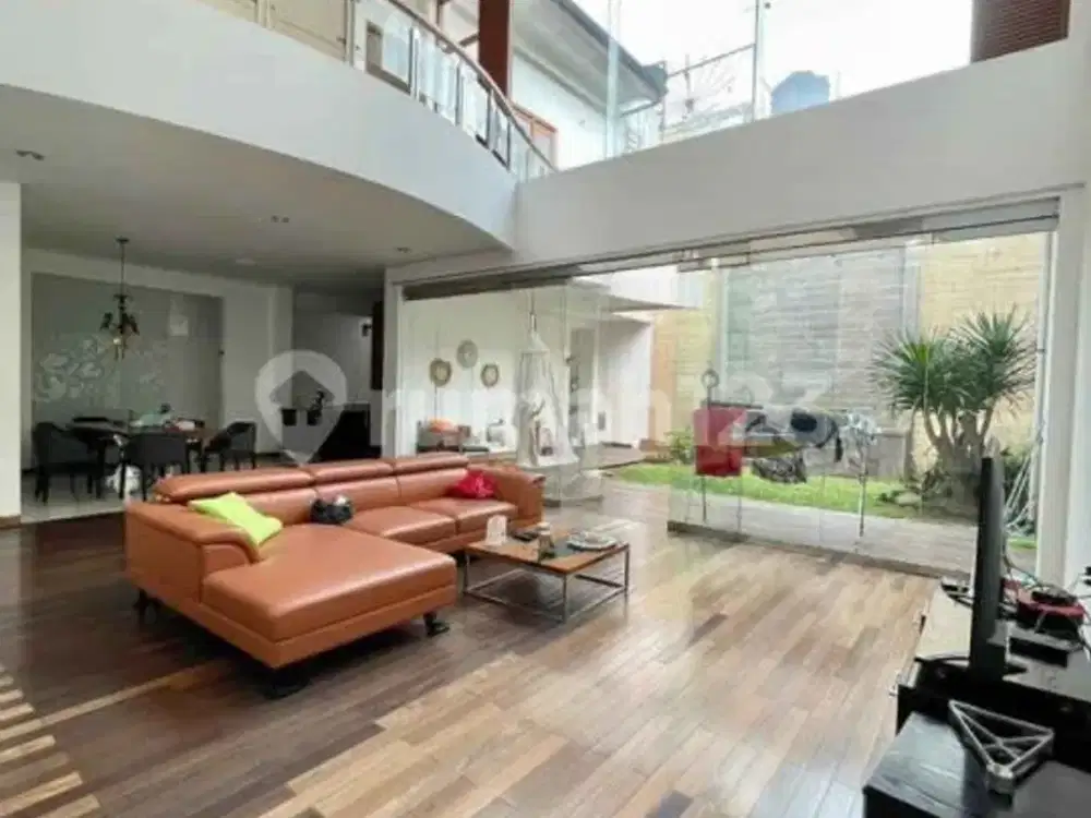 Rumah Bagus Modern 2 Lantai di Area Setra Sari