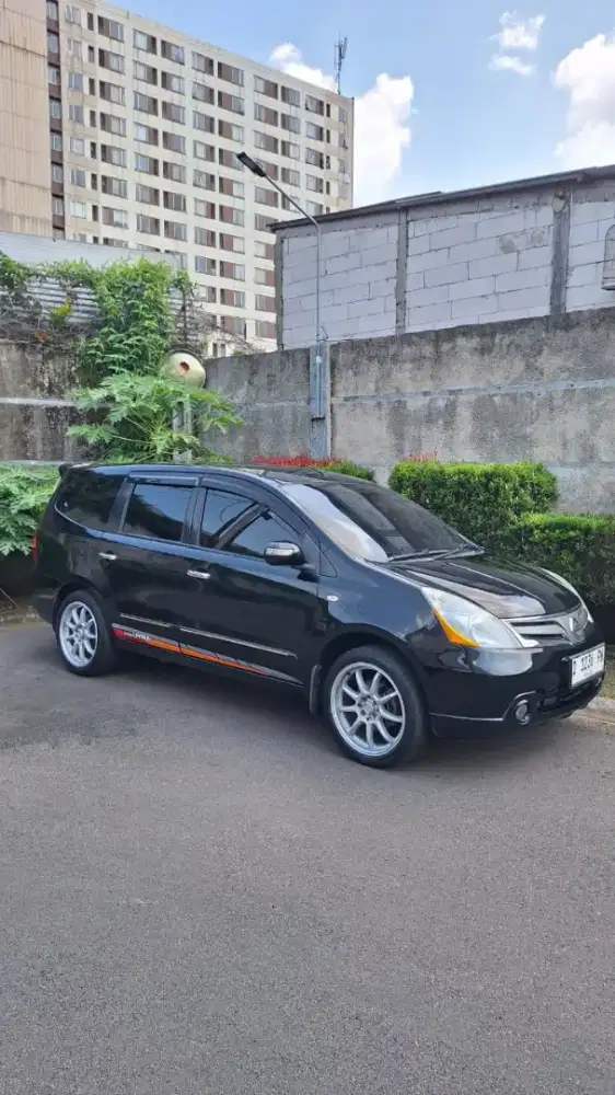 GRAND LIVINA XV MATIC 2011