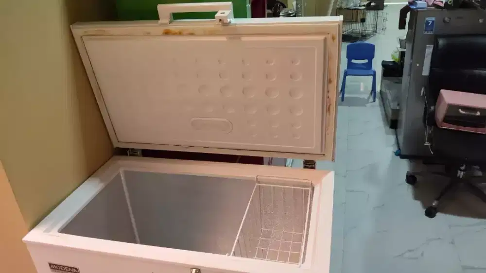 Di jual freezer merk modena