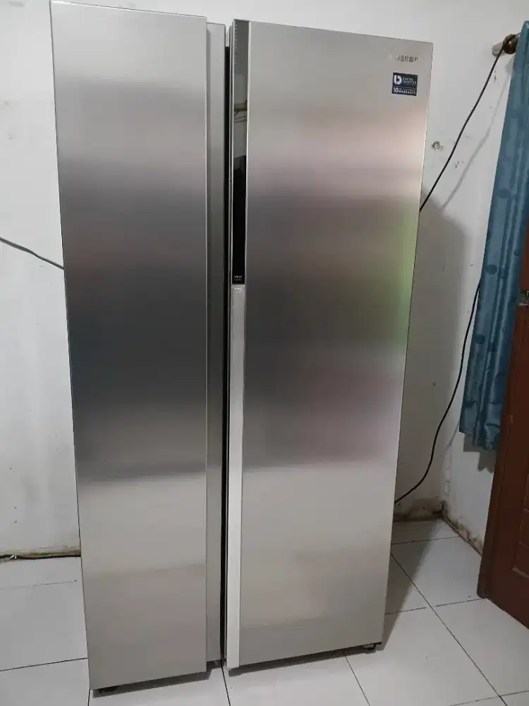 Dijual kulkas side by side samsung mulus seperti baru