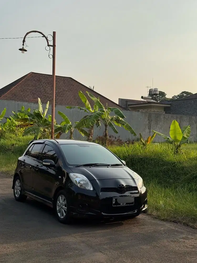 Toyota Yaris 2012 E AT low km