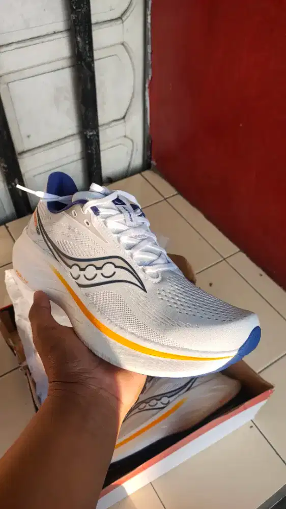 Sepatu Running Saucony Ride 18