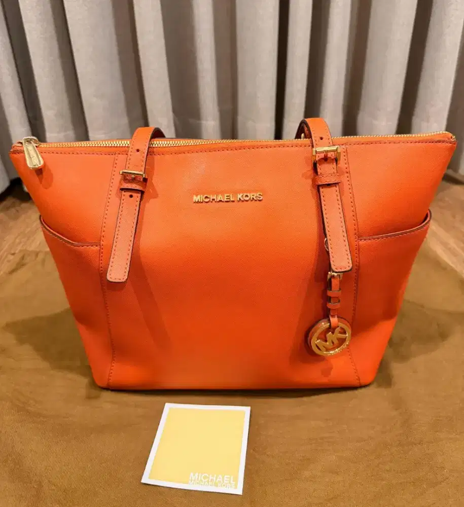 Original Tas MICHAEL KORS SALFIANO LEATHER TOTE BAG
Bagus Mewah Keren