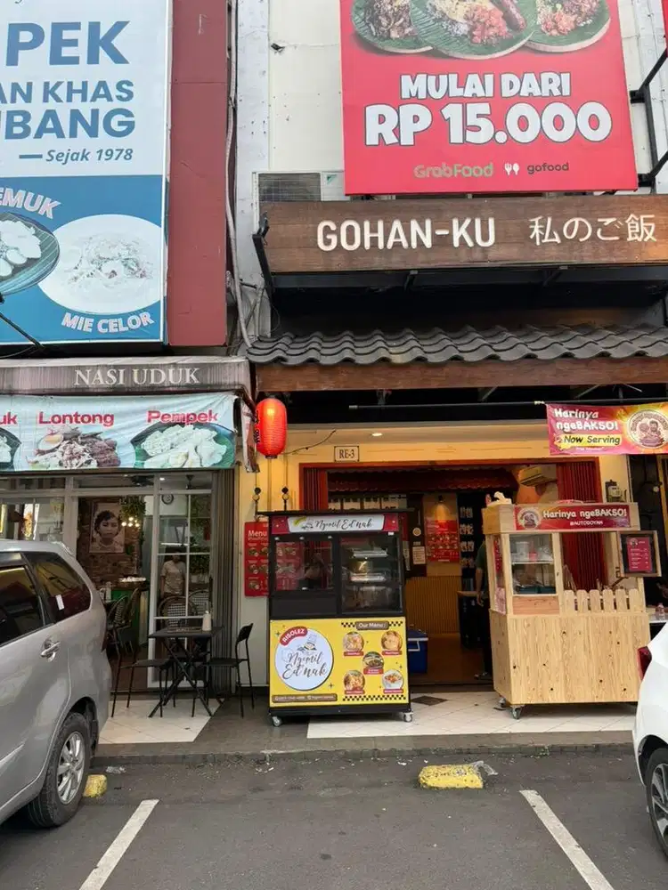 Jaga stand, menggoreng risol