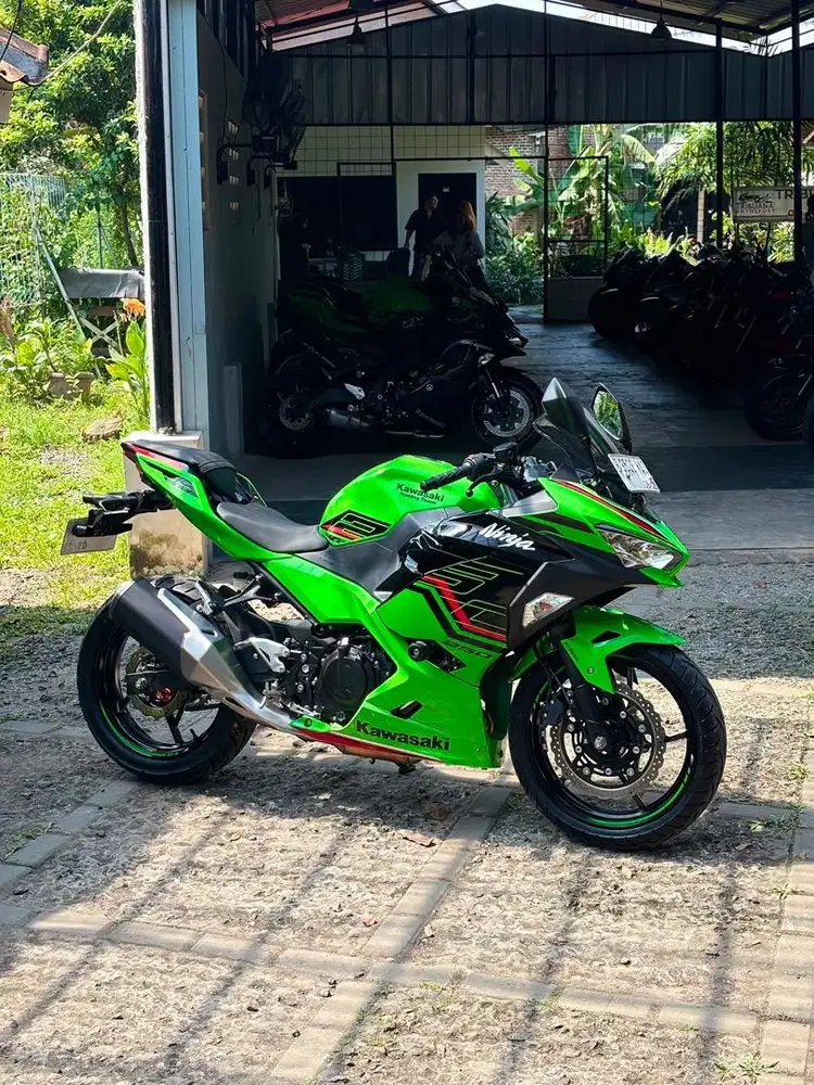 NINJA 250 KRT ABS KEYLESS LIKE NEW