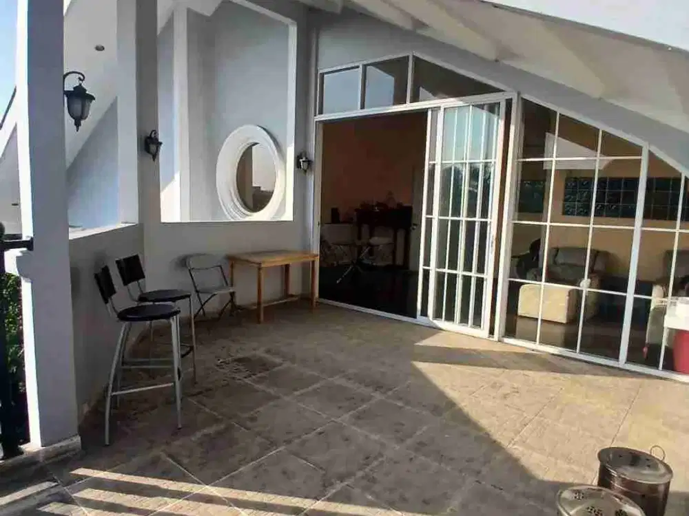 dijual rumah ditaman grisenda  design American classic