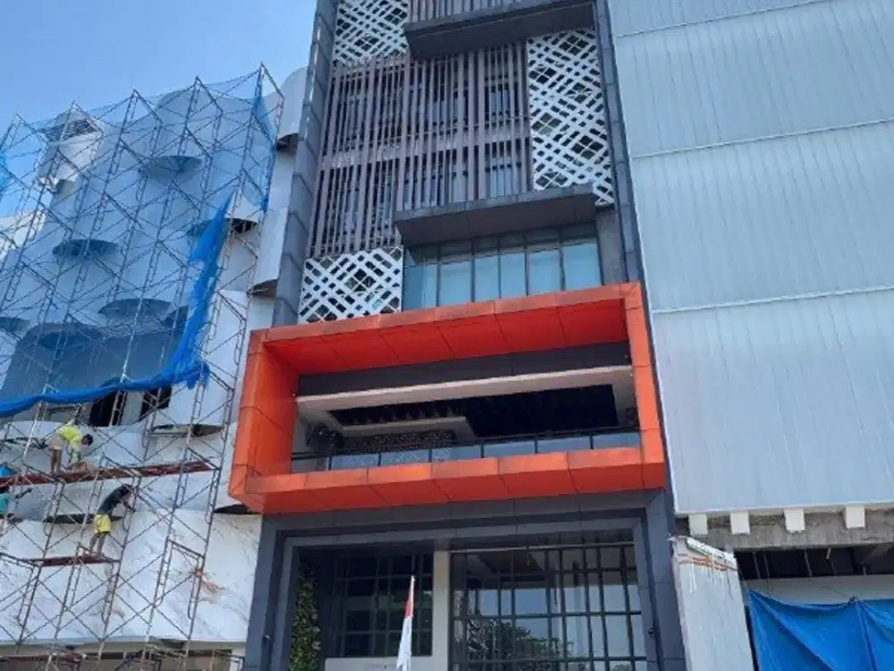 Gedung 10 Lantai*Pakuwon Square• Hadap Timur• Lift Kapasitas 10orang (2 Unit) • Genset 135KVA