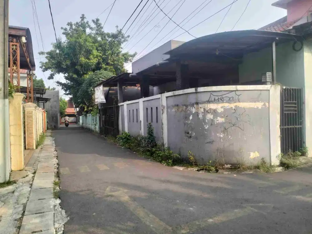 Dijual Cepat Rumah Murah Tanah Luas 181m2 di Lokasi Strategis di Beji Depok