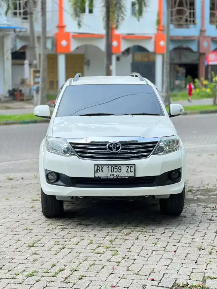 TOYOTA FORTUNER G DIESEL M/T 2012