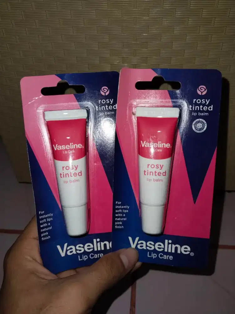 Vaseline lip Serum