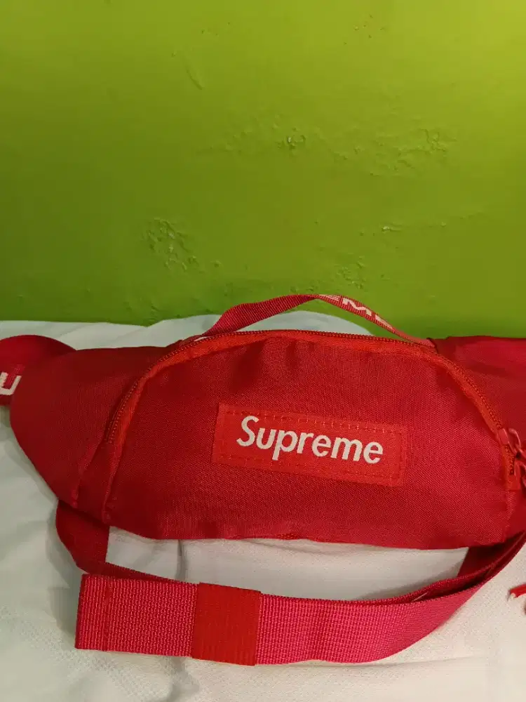 Tas pinggang / waist bag supreme cowok preloved luar