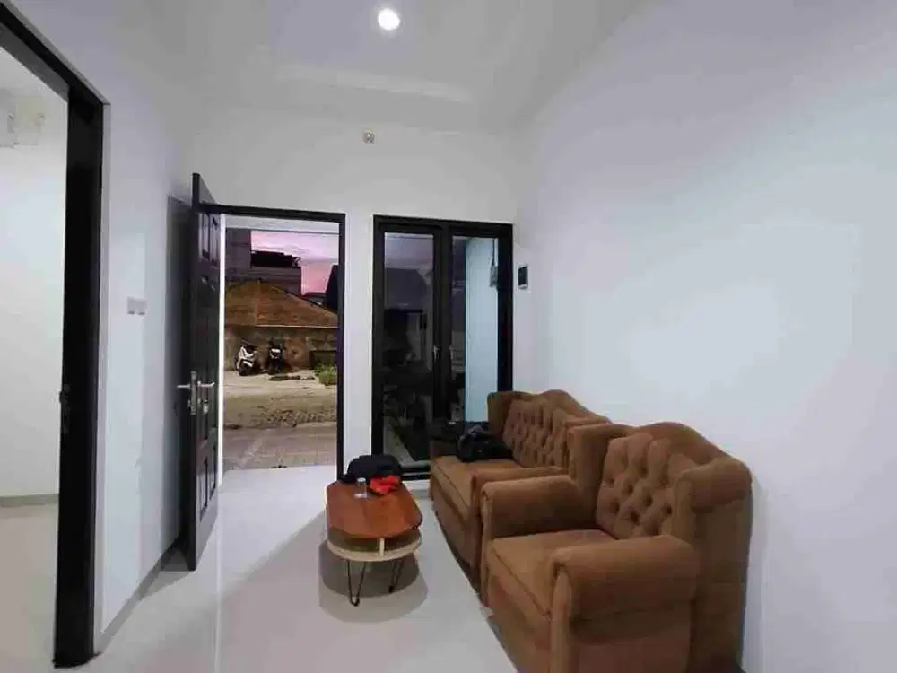 Dijual Rumah Minimalis 2 Lt pinggir jalan di Ciledug Tangerang
