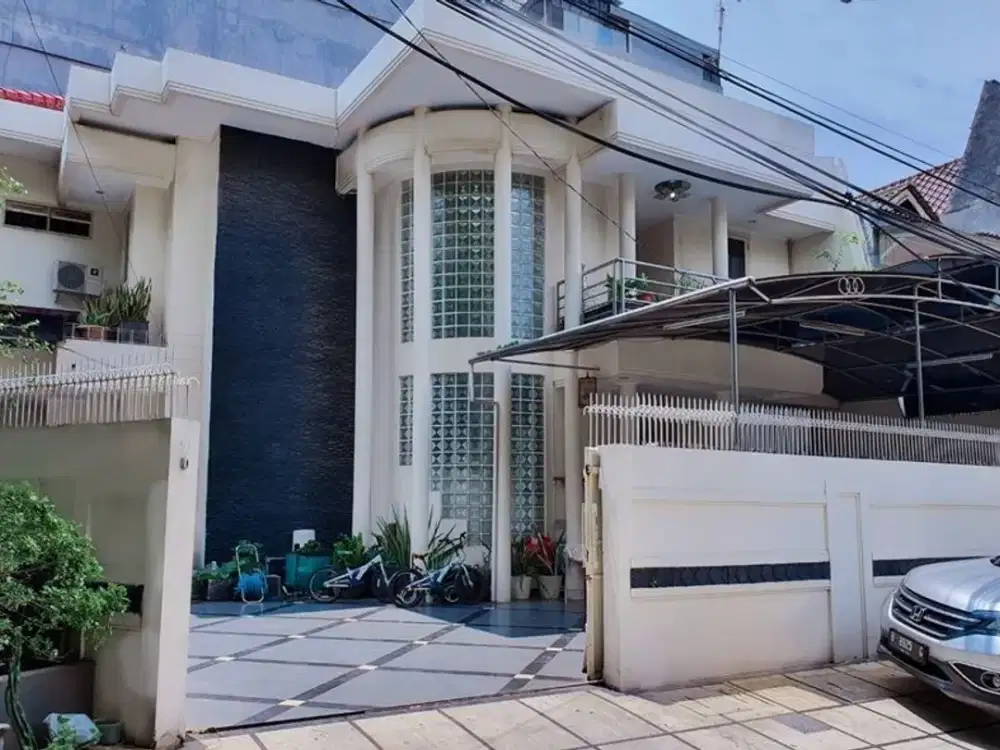 Rumah Kelapa Gading Puan Timur : 2 Lt, LT 377 m2, LB 500 m2, Hook