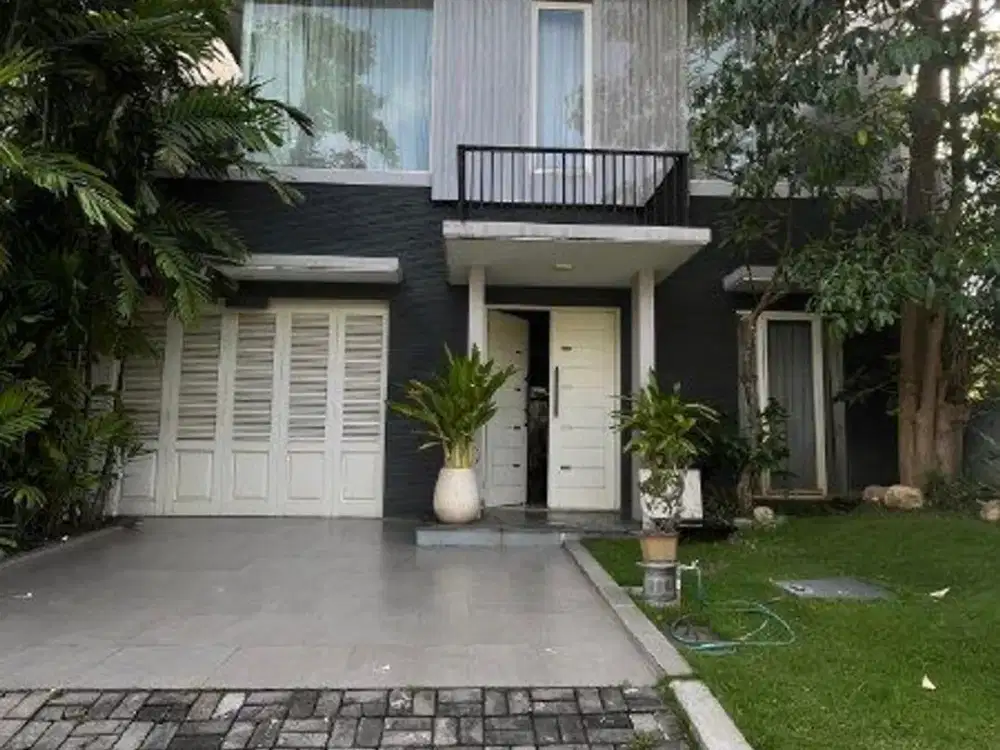 RUMAH SOUTH EMERALD MANSION CITRALAND*Hadap Barat Listrik 4400watt