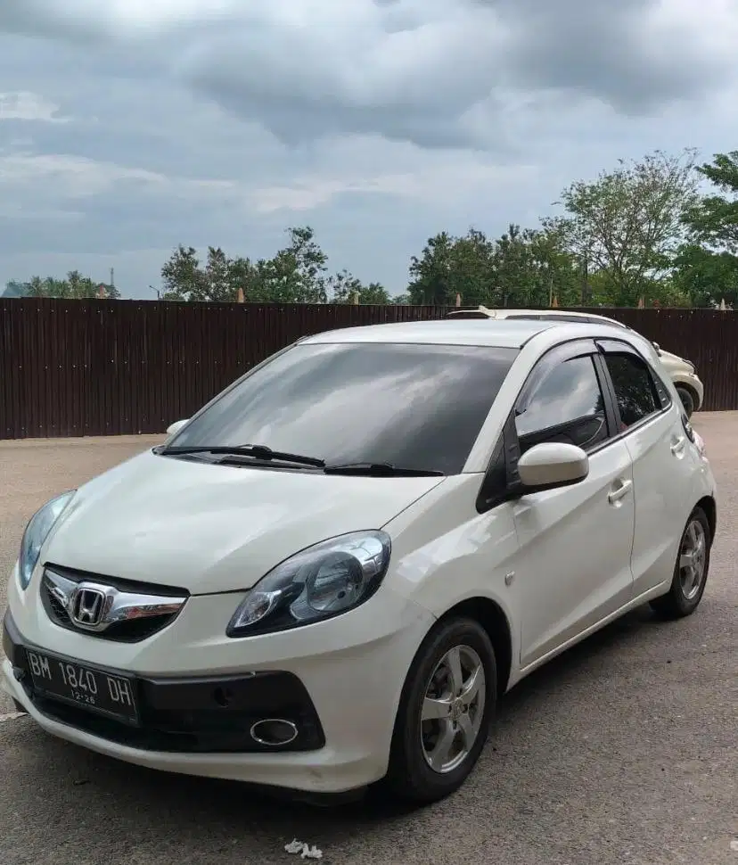Dijual mobil Brio e
