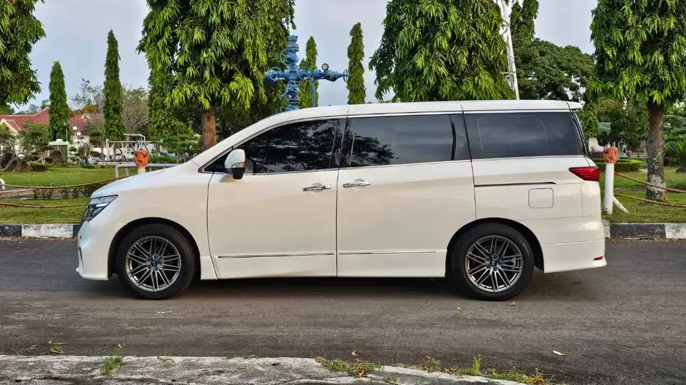 Nissan Elgrand E52 2012 rasa Facelift versi Jepang 2020 KM 89 ribu