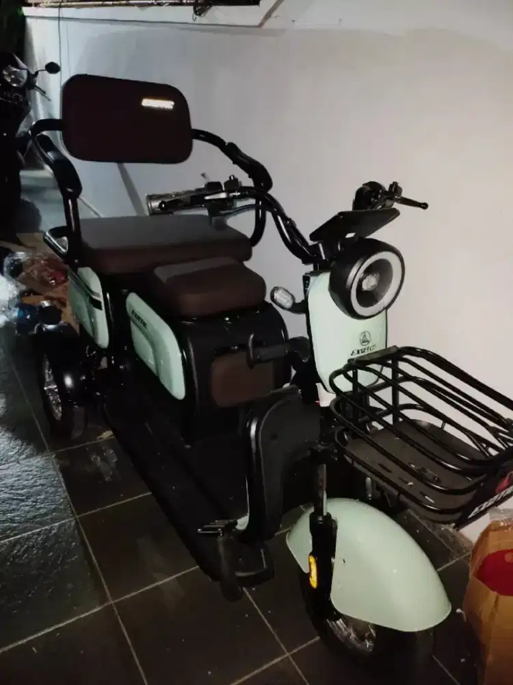 Sepeda listrik roda tiga Aviator
